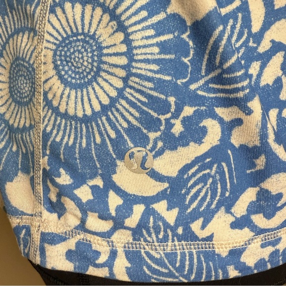 Lululemon Beachy Floral White Porcelaine Scoop Neck Tank Size 4 2012 Rare Find - Picture 3 of 6